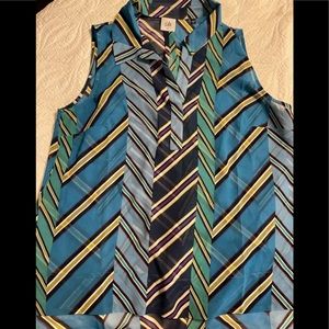 Darling cabi top that will go with so many things in your wardrobe.